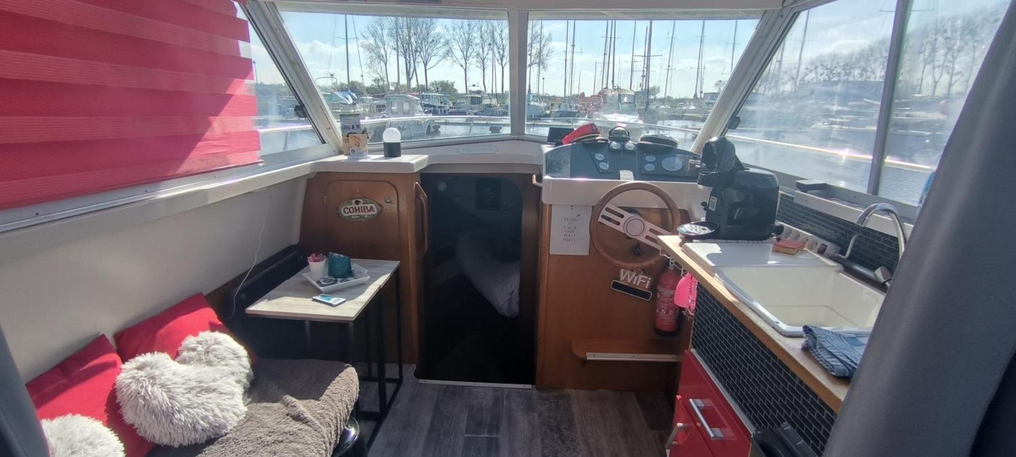 Nuit Insolite Sur L'Eau Au Port De Ouistreham Hotel Eksteriør billede